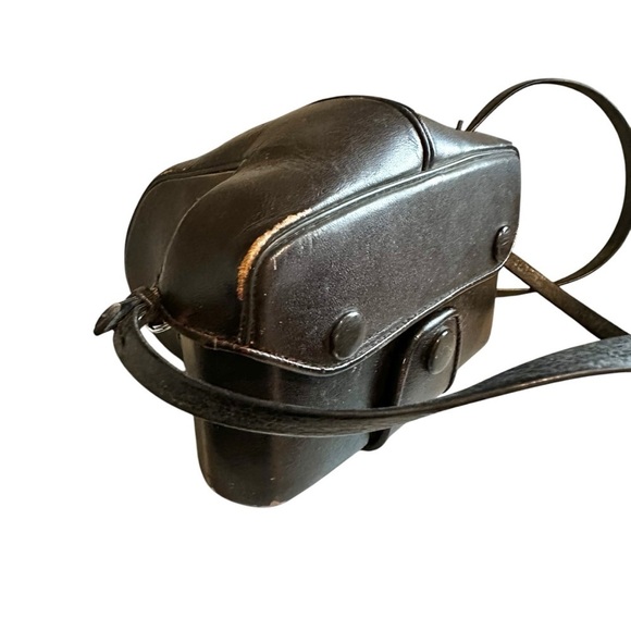 Vintage Olympus OM-1 35mm Photography Camera with Flash Attachment and Cases - Picture 16 of 16